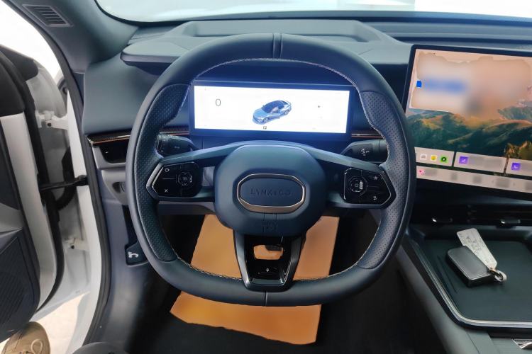 Used Lynk & Co 07 2024 EM-P 126 Long-Range Halo Steering Wheel