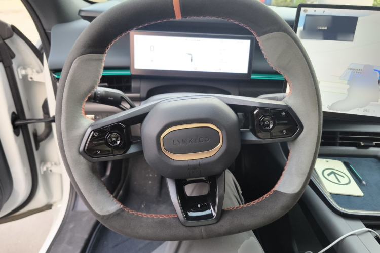 Used Lynk & Co 07 2024 EM-P 126 Long-Range Ultra Steering Wheel
