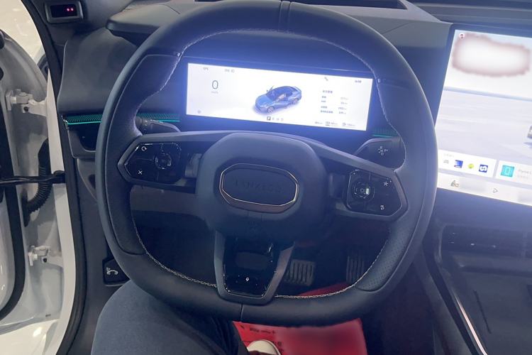 Used Lynk & Co 07 2024 EM-P 126 Long-Range Ultra Steering Wheel