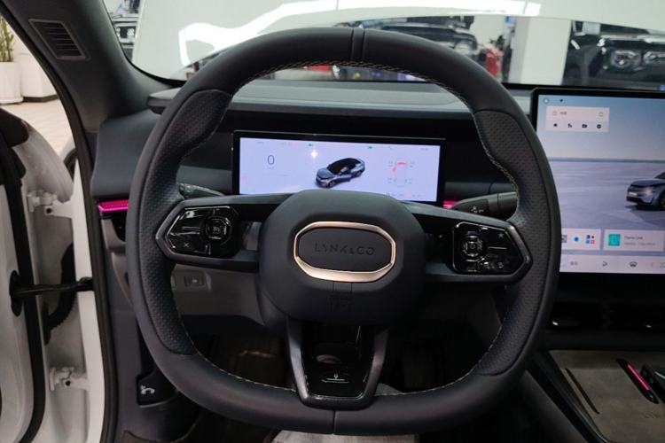Used Lynk & Co 07 2024 EM-P 126 Long-Range Halo Steering Wheel