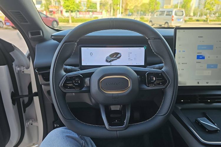Used Lynk & Co 07 2024 EM-P 126 Long-Range Ultra Steering Wheel