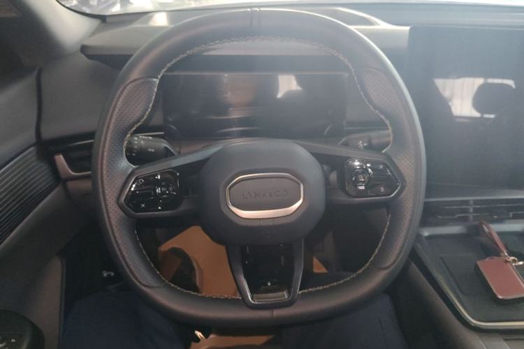 Used Lynk & Co 07 2024 EM-P 126 Long-Range Pro Steering Wheel