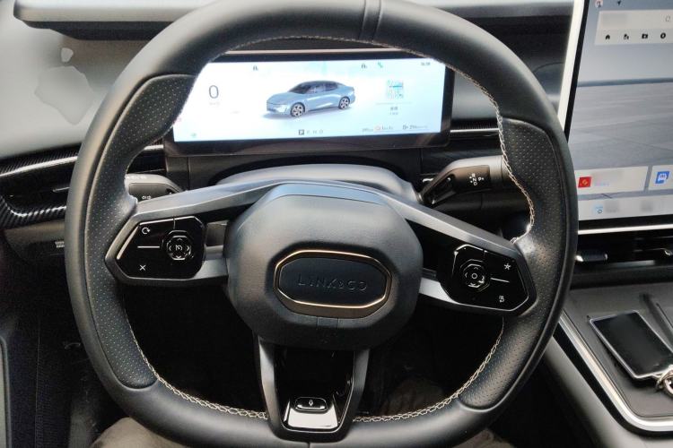 Used Lynk & Co 07 2024 EM-P 126 Long-Range Ultra Steering Wheel