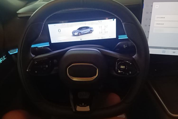 Used Lynk & Co 07 2024 EM-P 126 Long-Range Halo Steering Wheel