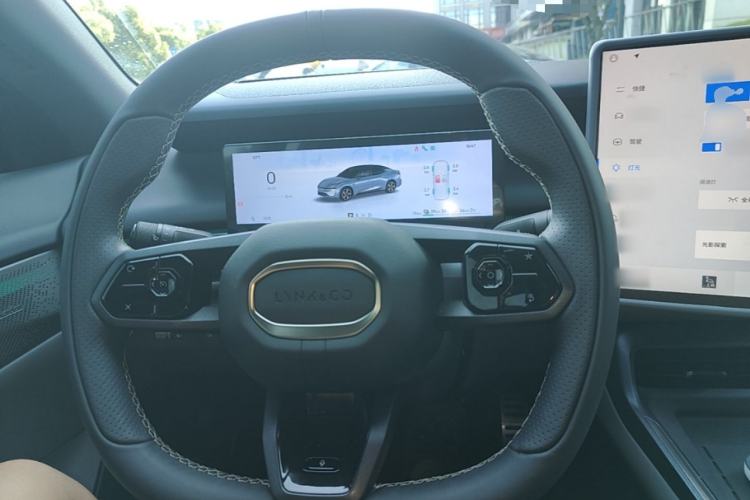 Used Lynk & Co 07 2024 EM-P 126 Long-Range Ultra Steering Wheel