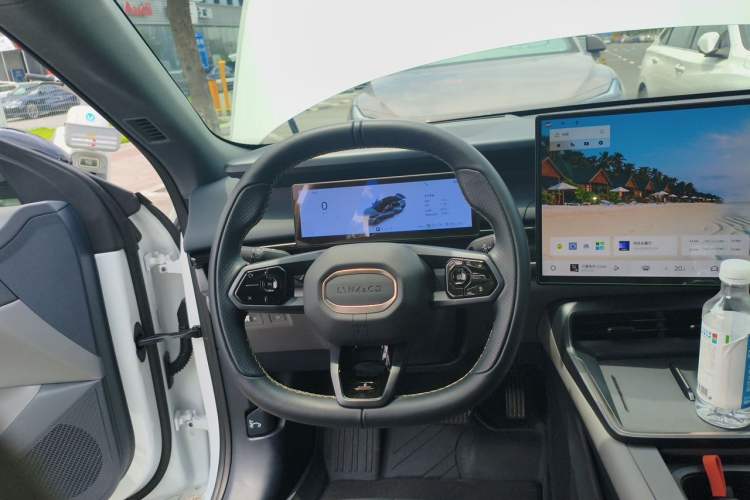 Used Lynk & Co 07 2024 EM-P 126 Long-Range Ultra Steering Wheel