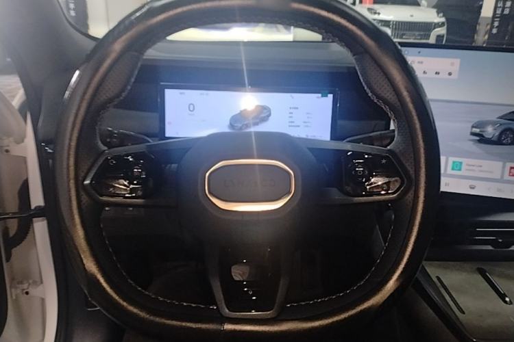 Used Lynk & Co 07 2024 EM-P 126 Long-Range Halo Steering Wheel