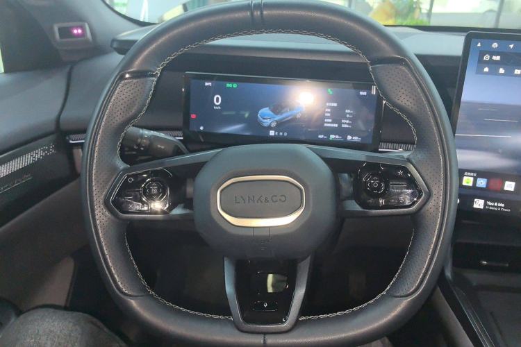 Used Lynk & Co 07 2024 EM-P 126 Long-Range Ultra Steering Wheel