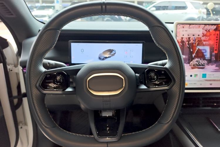Used Lynk & Co 07 2024 EM-P 126 Long-Range Halo Steering Wheel