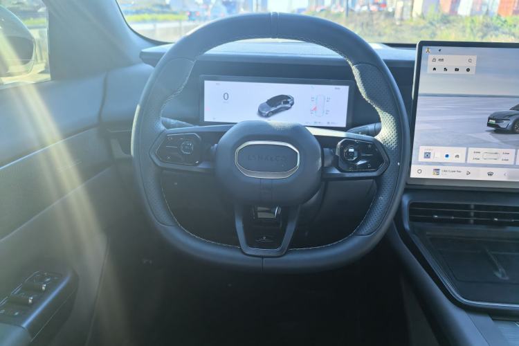 Used Lynk & Co 07 2024 EM-P 126 Long-Range Halo Steering Wheel