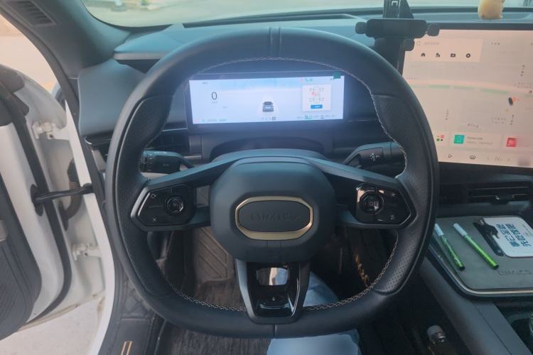 Used Lynk & Co 07 2024 EM-P 126 Long-Range Ultra Steering Wheel