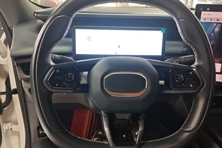 Used Lynk & Co 07 2024 EM-P 126 Long-Range Pro Steering Wheel