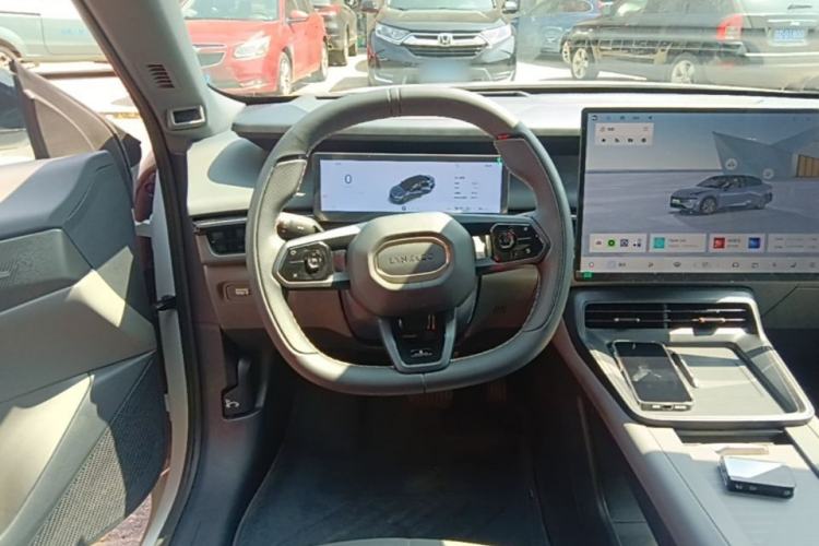 Used Lynk & Co 07 2024 EM-P 126 Long-Range Ultra Steering Wheel