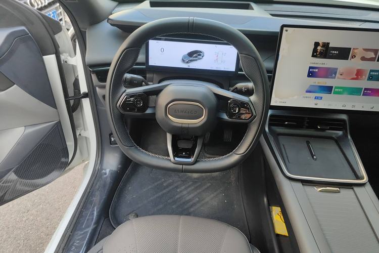 Used Lynk & Co 07 2024 EM-P 126 Long-Range Ultra Steering Wheel
