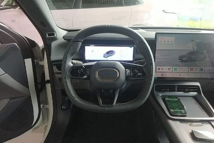 Used Lynk & Co 07 2024 EM-P 126 Long-Range Ultra Steering Wheel