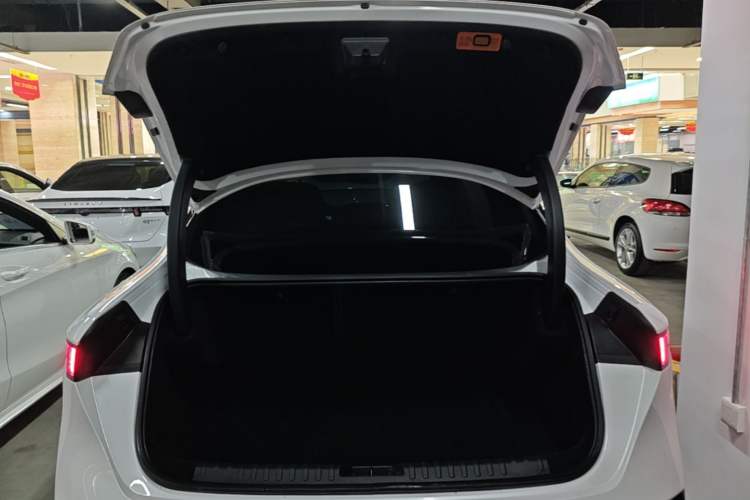 Used Lynk & Co 07 2024 EM-P 126 Long-Range Ultra Trunk