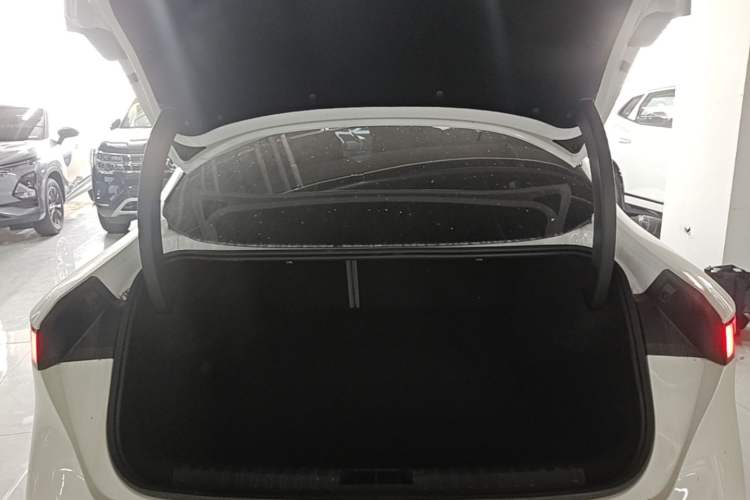 Used Lynk & Co 07 2024 EM-P 126 Long-Range Ultra Trunk
