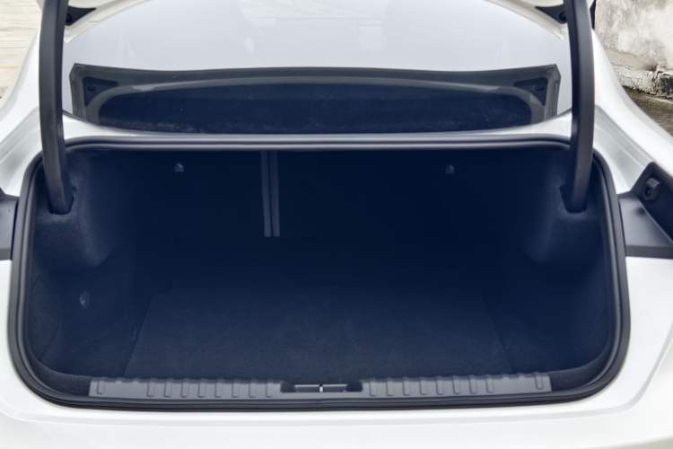 Used Lynk & Co 07 2024 EM-P 126 Long-Range Ultra Trunk