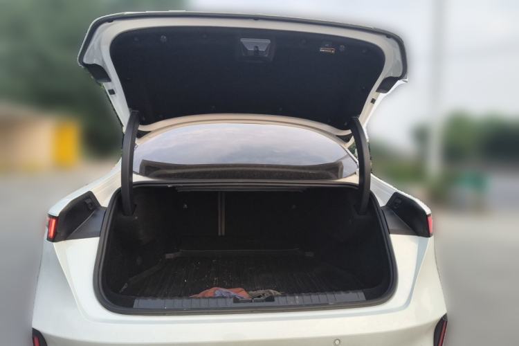 Used Lynk & Co 07 2024 EM-P 126 Long-Range Ultra Trunk