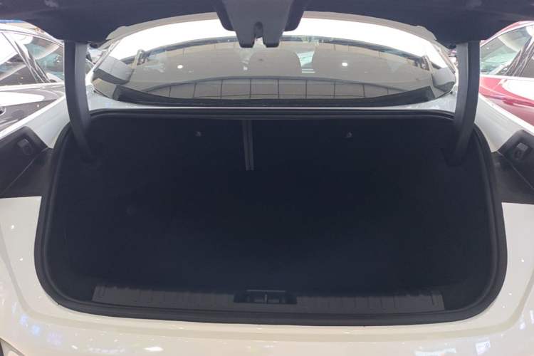 Used Lynk & Co 07 2024 EM-P 126 Long-Range Halo Trunk