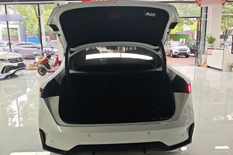 Used Lynk & Co 07 2024 EM-P 126 Long-Range Pro Trunk