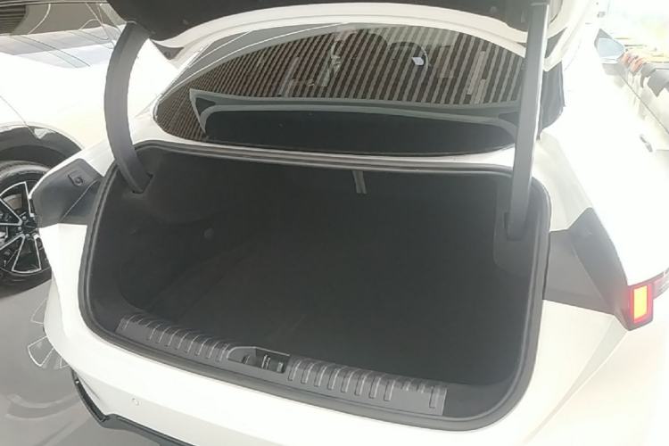 Used Lynk & Co 07 2024 EM-P 126 Long-Range Ultra Trunk