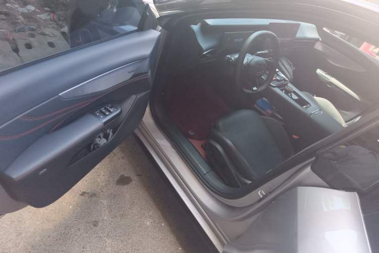Used Lynk & Co 07 2026 Model 126 Long-Range Ultra Driver Seat