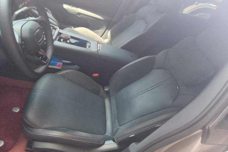 Used Lynk & Co 07 2026 Model 126 Long-Range Ultra Left Front Seat