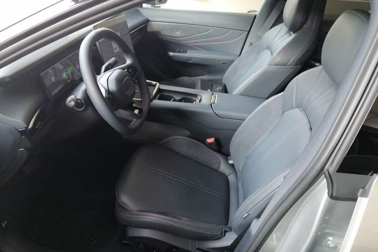 Used Lynk & Co 07 2026 Model 126 Long-Range Ultra Left Front Seat
