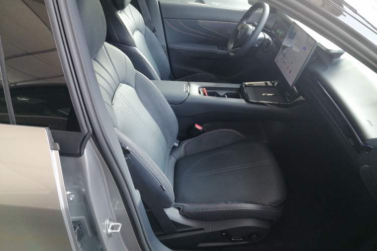 Used Lynk & Co 07 2026 Model 126 Long-Range Ultra Right Front Seat