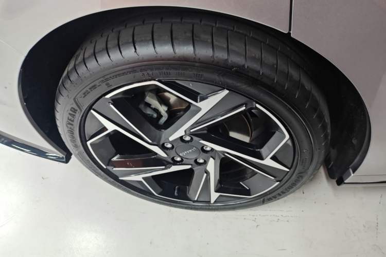Used Lynk & Co 07 2026 Model 126 Long-Range Ultra H7 Right Rear Wheel Hub