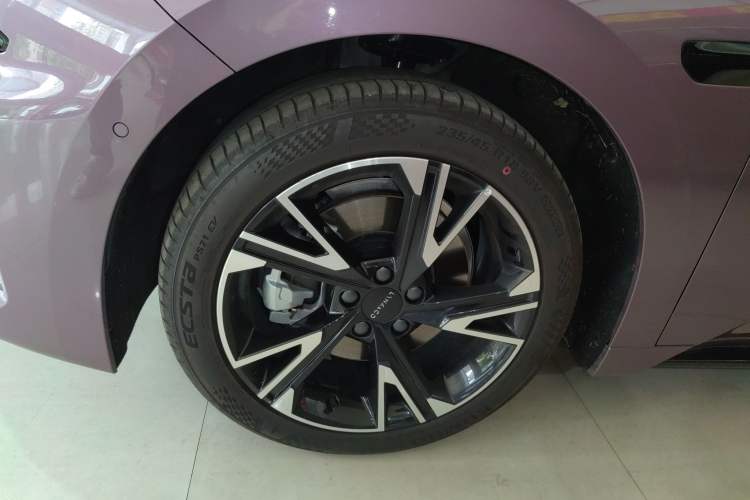 Used Lynk & Co 07 2026 Model 126 Long-Range Ultra Exterior 4