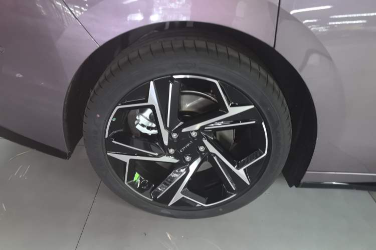 Used Lynk & Co 07 2026 Model 126 Long-Range Ultra H7 Exterior 5