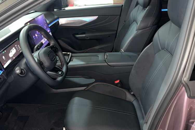 Used Lynk & Co 07 2026 Model 126 Long-Range Ultra Left Front Seat