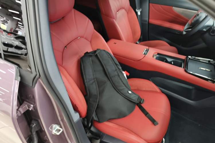 Used Lynk & Co 07 2026 Model 126 Long-Range Ultra H7 Right Front Seat