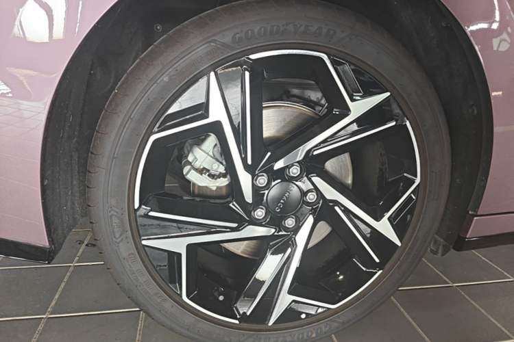 Used Lynk & Co 07 2026 Model 126 Long-Range Ultra H7 Right Rear Wheel Hub