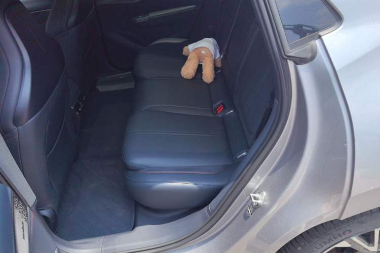 Used Lynk & Co 07 2026 Model 126 Long-Range Ultra Left Rear Seat