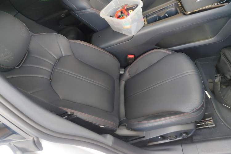 Used Lynk & Co 07 2026 Model 126 Long-Range Ultra Right Front Seat
