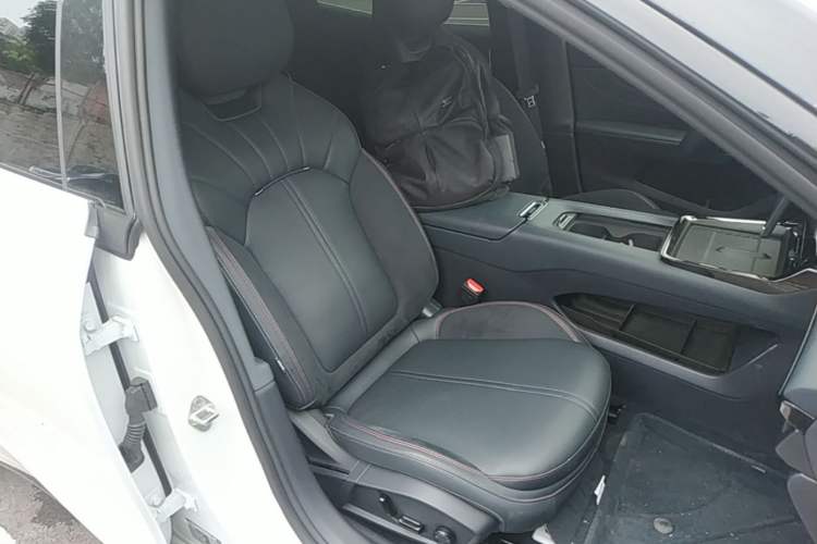 Used Lynk & Co 07 2026 Model 126 Long-Range Ultra Right Front Seat
