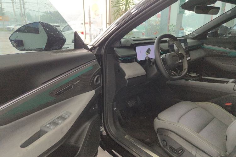 Used Lynk & Co 08 EM-P 2025 245km Ultra-Long Range Halo Driver Seat