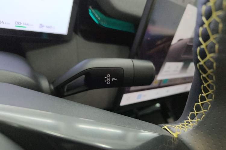 Used Lynk & Co 08 EM-P 2025 245km Ultra-Long Range Halo Gear Lever