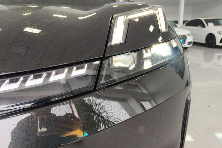 Used Lynk & Co 08 EM-P 2025 245km Ultra-Long Range Halo Left Front Headlight