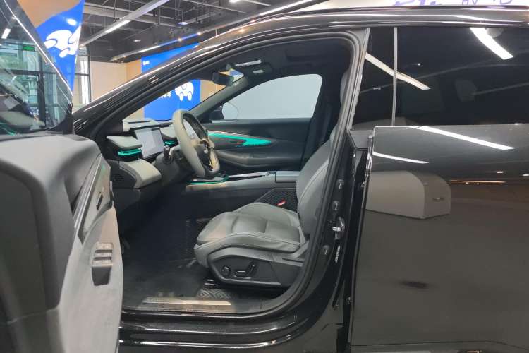 Used Lynk & Co 08 EM-P 2023 245km Ultra-Long Range Halo Left Front Seat
