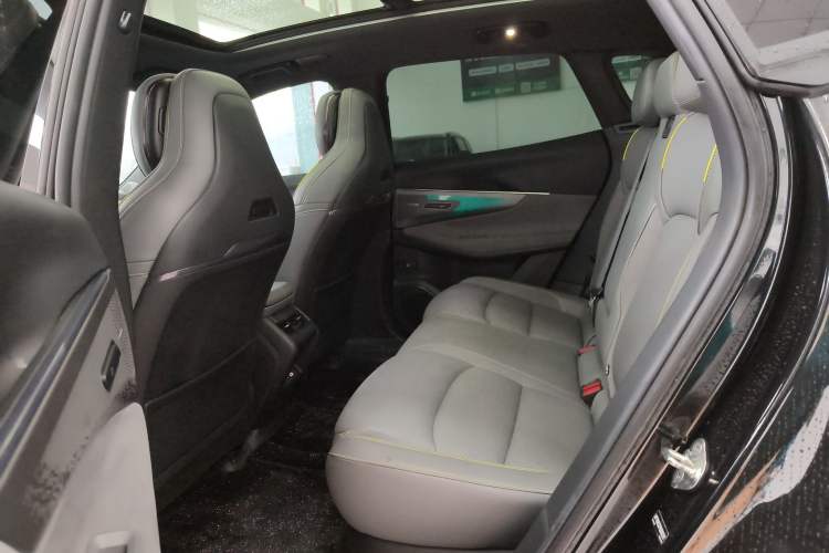Used Lynk & Co 08 EM-P 2025 245km Ultra-Long Range Halo Left Rear Seat