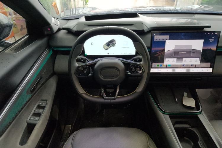 Used Lynk & Co 08 EM-P 2025 245km Ultra-Long Range Halo Steering Wheel