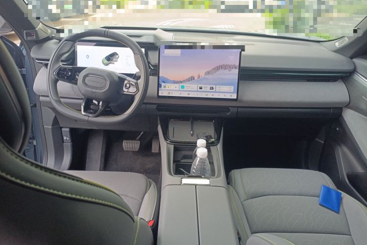 Used Lynk & Co 08 EM-P 2025 245km Ultra-Long Range Halo Center Console