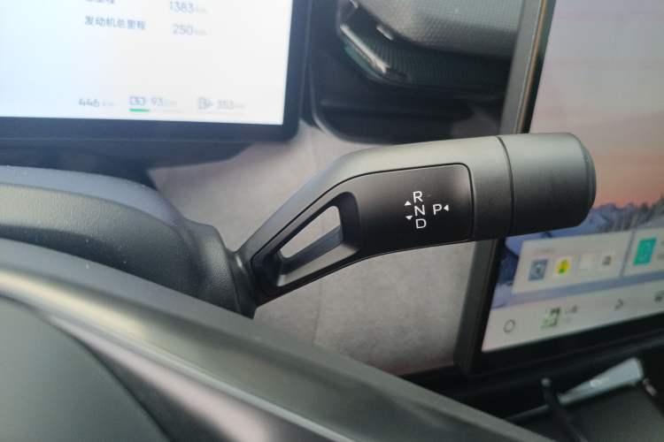 Used Lynk & Co 08 EM-P 2025 245km Ultra-Long Range Halo Gear Lever
