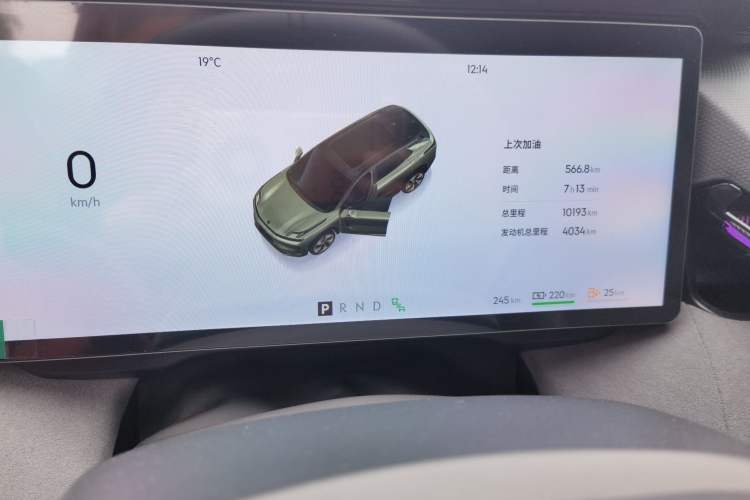 Used Lynk & Co 08 EM-P 2025 220 km All-Wheel-Drive Performance Halo Odometer Close Up