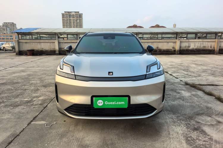 Used Lynk & Co 08 EM-P 2023 120km Long-Range Halo Exterior 1