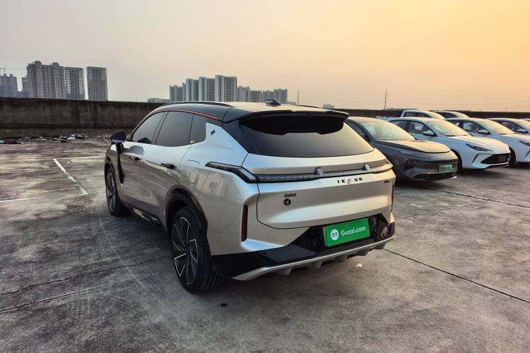 Used Lynk & Co 08 EM-P 2023 120km Long-Range Halo Exterior 6